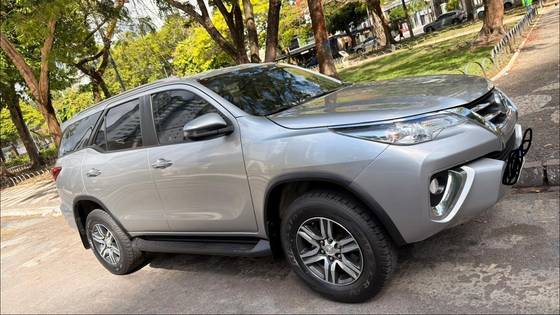 TOYOTA HILUX SW4 2.7 SRV 7 LUGARES 4X2 16V FLEX 4P AUTOMÁTICO